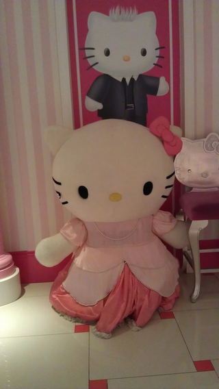 Illustration for article titled My Uncomfortable Lunch At The Hello Kitty Dreams Restaurant